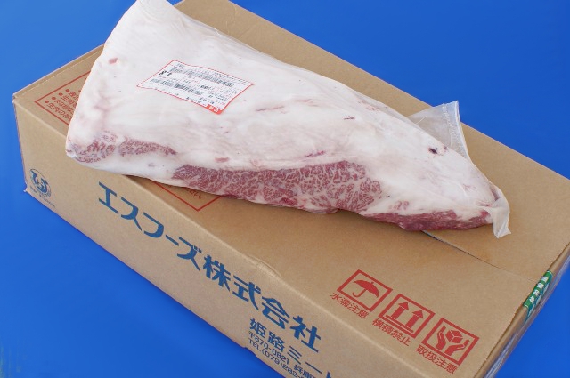 不定貫：約5kg(4～6kg）】 冷蔵 黒毛和牛三角バラ １枚量り売り（特上カルビ、上カルビ、等） 4850円/kg(税込) 焼肉店 食肉卸.com  －登録無しで直ぐ注文可能！